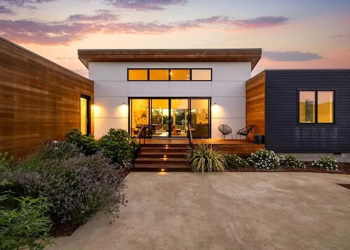 Luxury Villa Year-Round Heated Pool Hot Tub Fire Pit Lawn